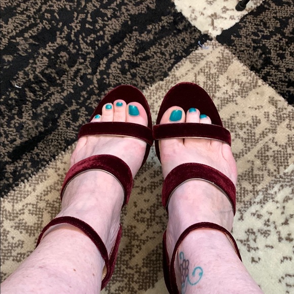 Vince Camuto Burgundy Strappy High Heels for Glamorous Evenings (SZ 9) - Picture 6 of 10